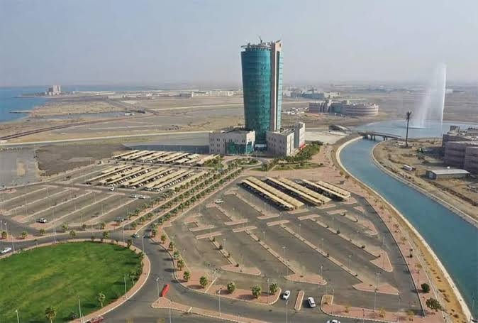 تفاصيل معسكر الذكاء الاصطناعي في نفود: جامعة جازان تبدأ برنامجًا تدريبيًا للطلبة