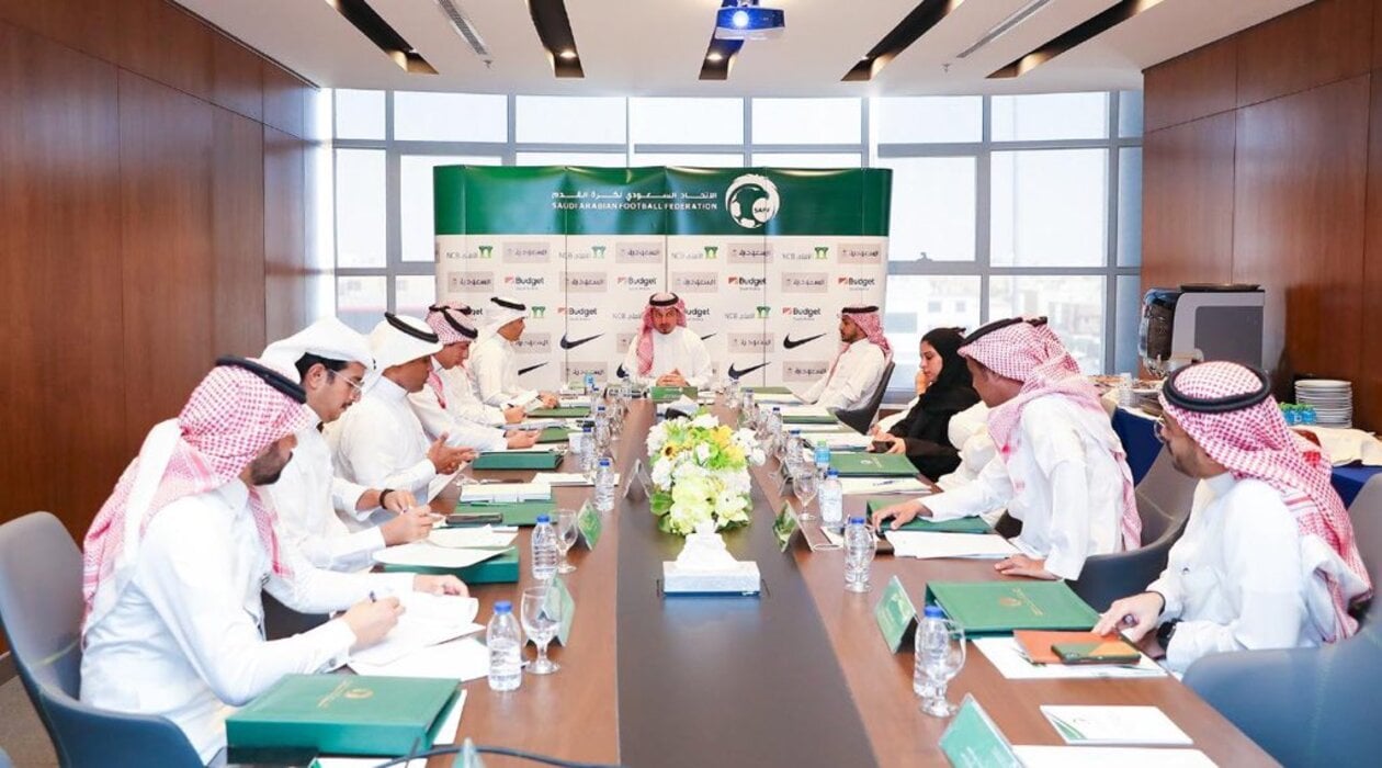 وزارة الرياضة تحسم الجدل حول انتخابات اتحاد الكرة السعودي.. "لا تدخلات"