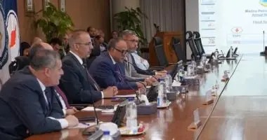 رئيس هيئة البترول يوجه بدعم الأداء وزيادة الإنتاج في الشركات النفطية