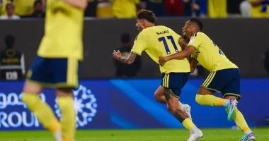 النصر يضرب الفتح بثلاثية في افتتاح الدوري السعودي وسط غياب رونالدو
