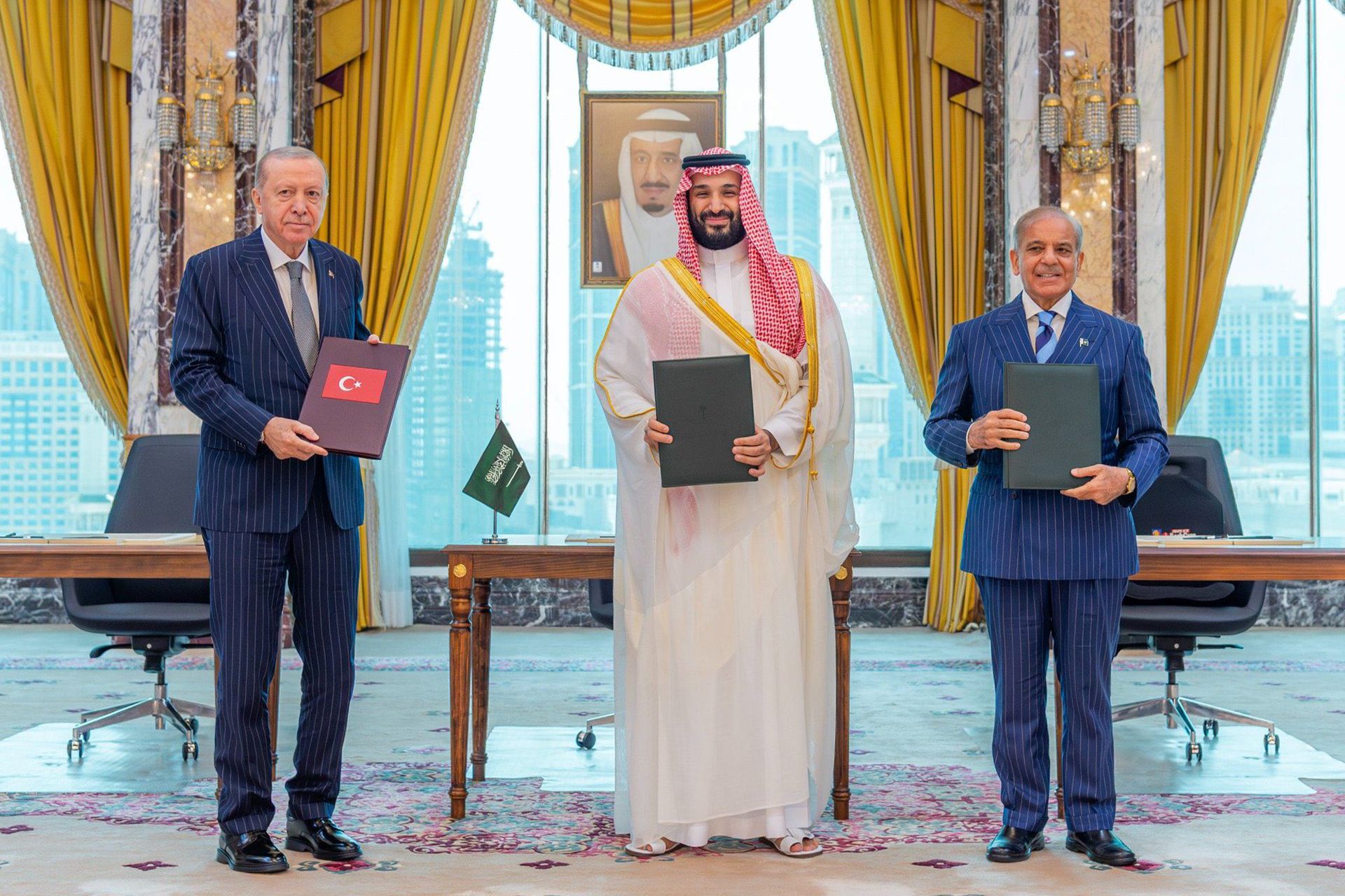 ترمب يعلق على اتفاقية مكة ويأمر بتقليص المناورات مع كوريا الجنوبية