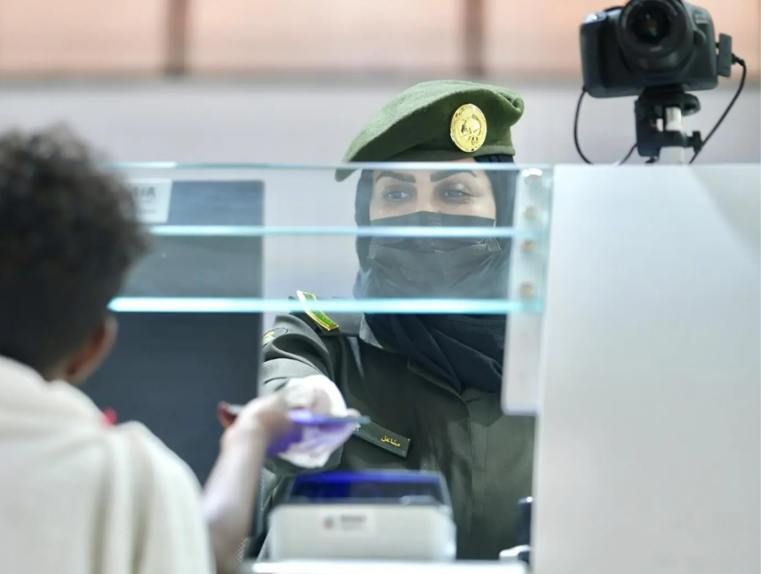جوازات جدة تستقبل ضيوف الرحمن القادمين لأداء العمرة