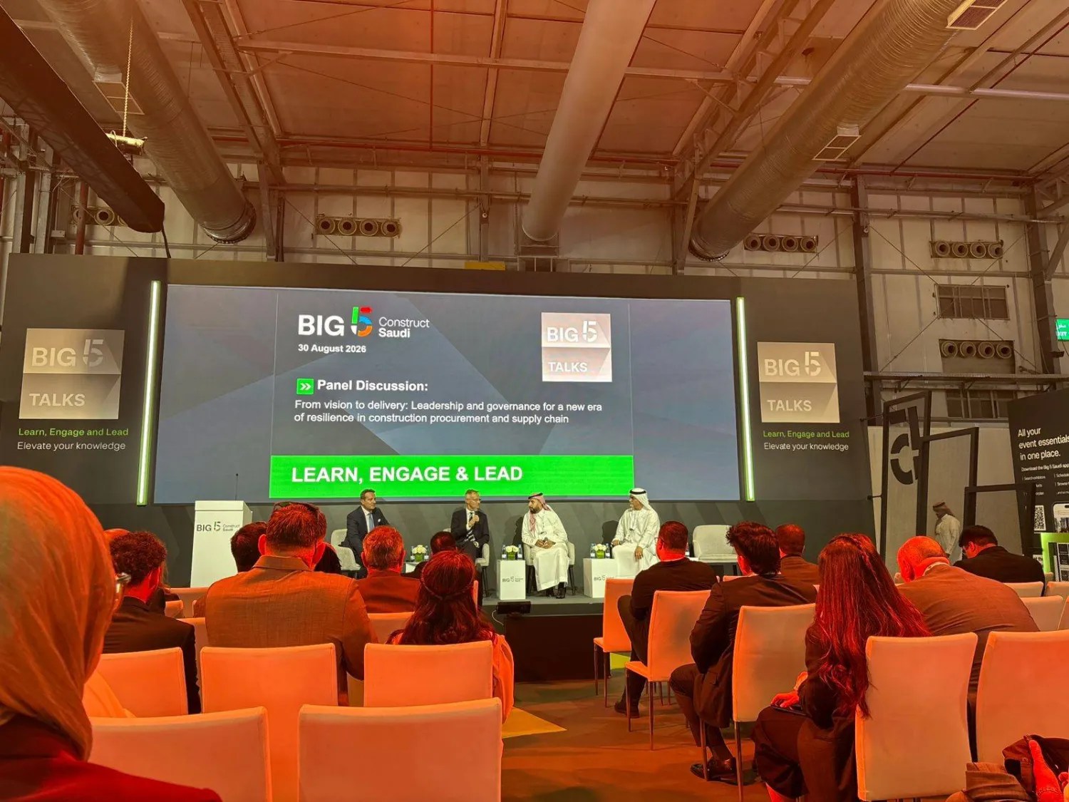 "رؤية 2030" تتعثر أمام تحديات التنفيذ .. مشاريع السعودية العملاقة تصطدم بارتباك السوق وارتفاع الكلفة