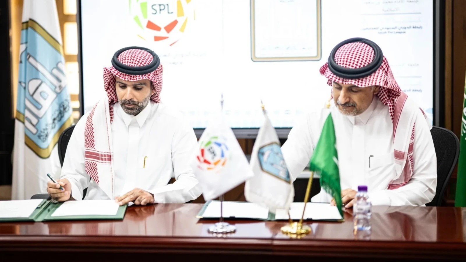 رابطة الدوري السعودي للمحترفين توقع مذكرة تفاهم مع جامعة الإمام محمد بن سعود