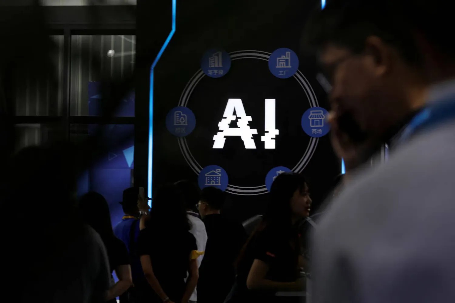 OpenAI تشكّل مجموعة مستقلة لاستشارة علماء الرياضيات بشأن أبحاث الذكاء الاصطناعي