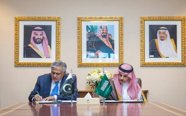 السعودية وباكستان توقعان اتفاقية الإعفاء المتبادل من متطلبات تأشيرة الإقامة