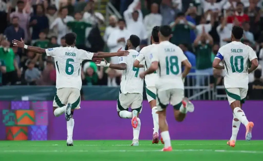 خبير تحكيمي يفجرها.. منتخب السعودية حرم من ضربة جزاء ضد الكويت
