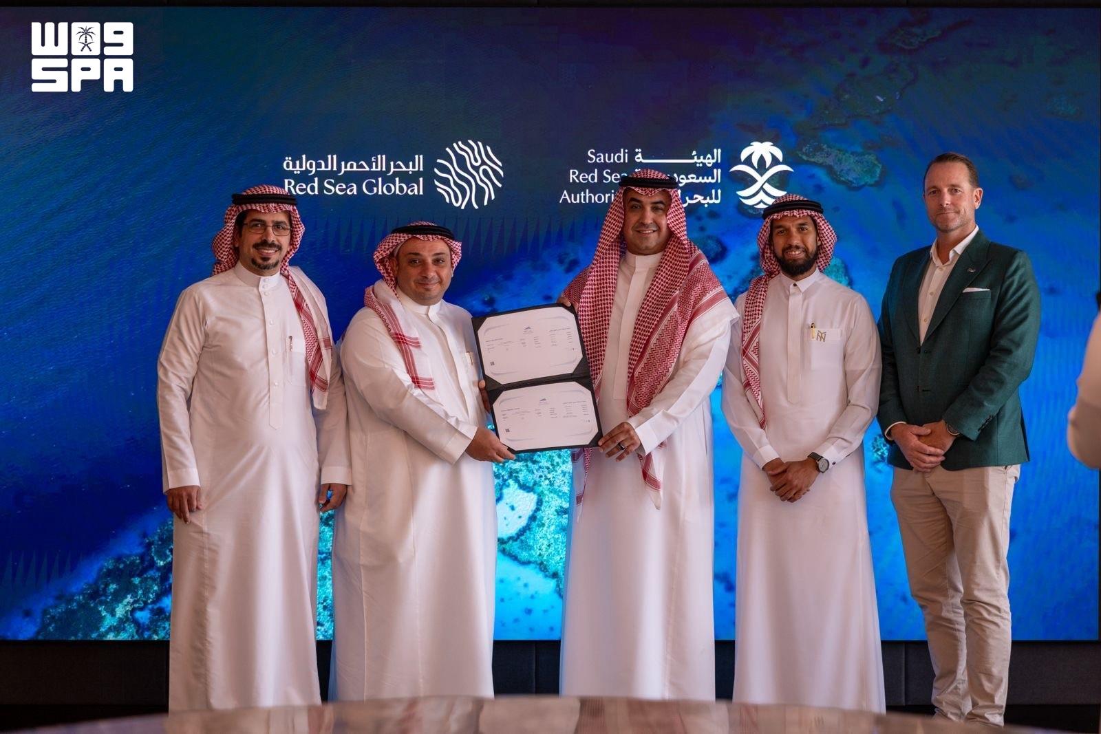 سياحة وترفيه / الهيئة السعودية للبحر الأحمر تسلّم شركة البحر الأحمر الدولية رختصي تشغيل مرسيي "أمالا" و"جزيرة شورى"